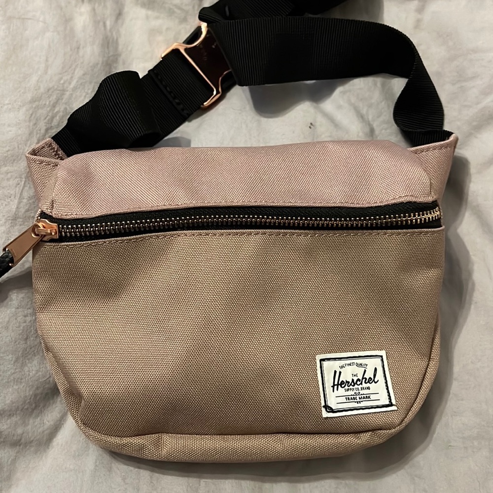 Like new Hershel Supply Company belt bag